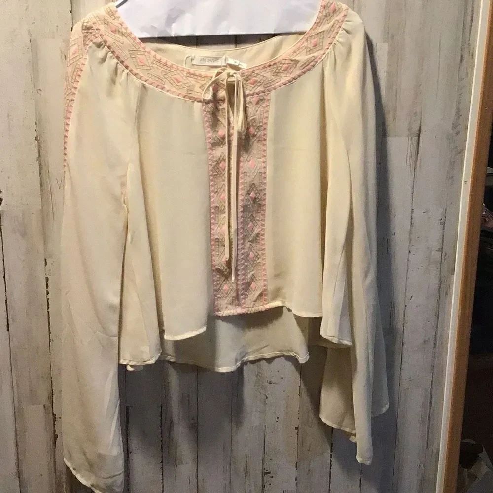 Blouse By blu pepper Size medium